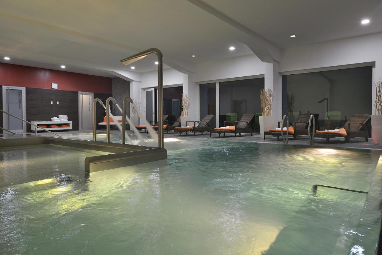 Omnia Hotel Relax & Wellness ヤンスケー・ラーズニェ エクステリア 写真