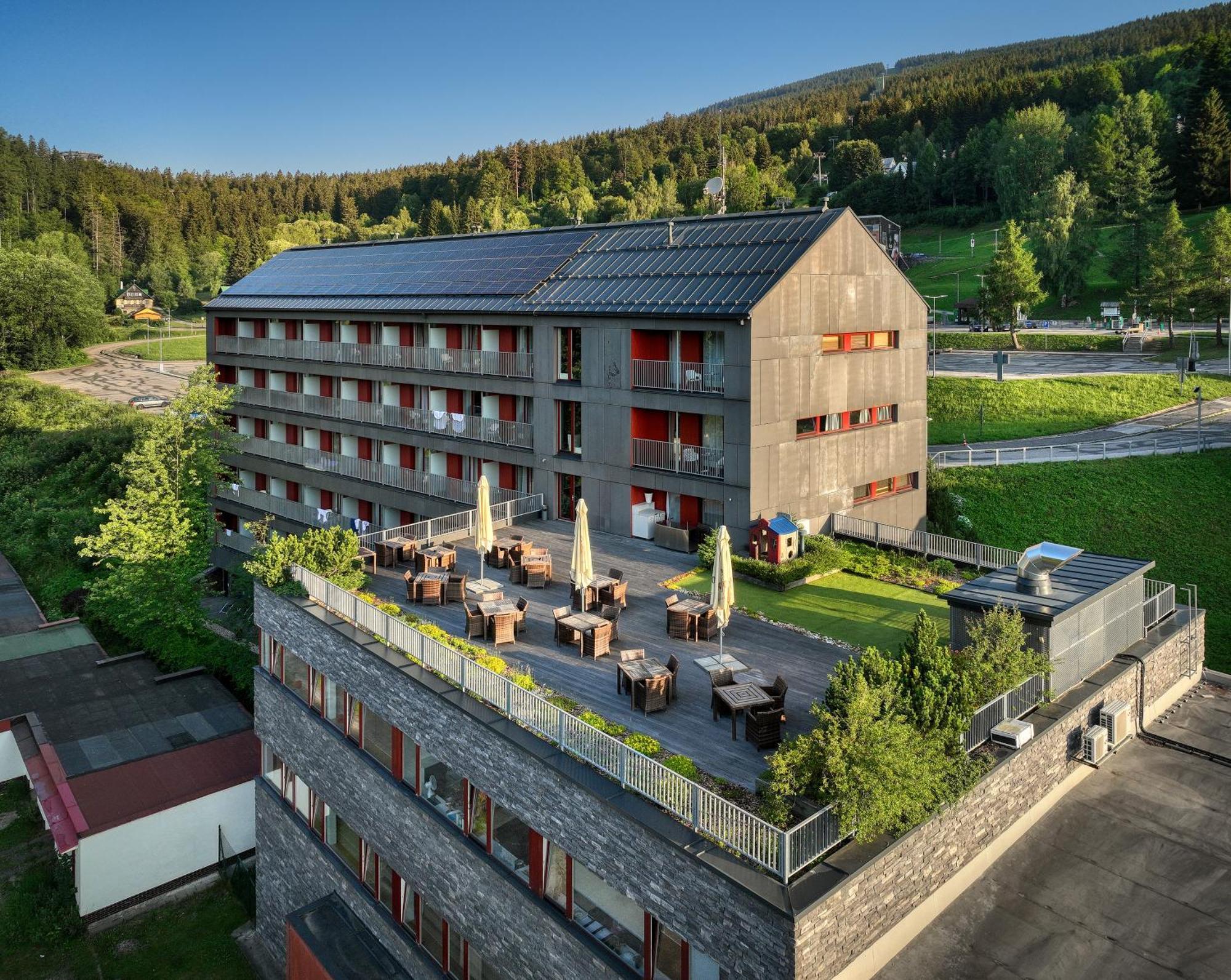 Omnia Hotel Relax & Wellness ヤンスケー・ラーズニェ エクステリア 写真